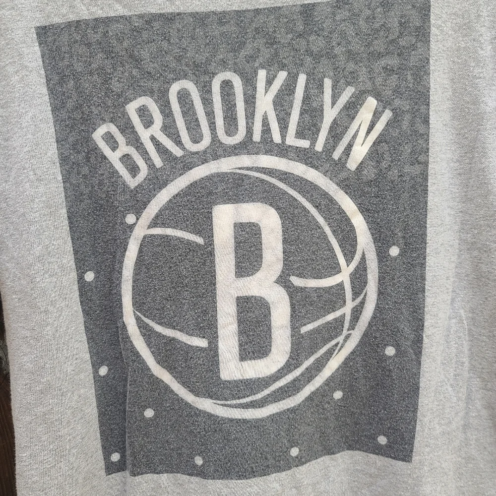 NBA Brooklyn Nets Basketball Heathered Gray Licensed Short Sleeve Graphic Tee L - Picture 6 of 10